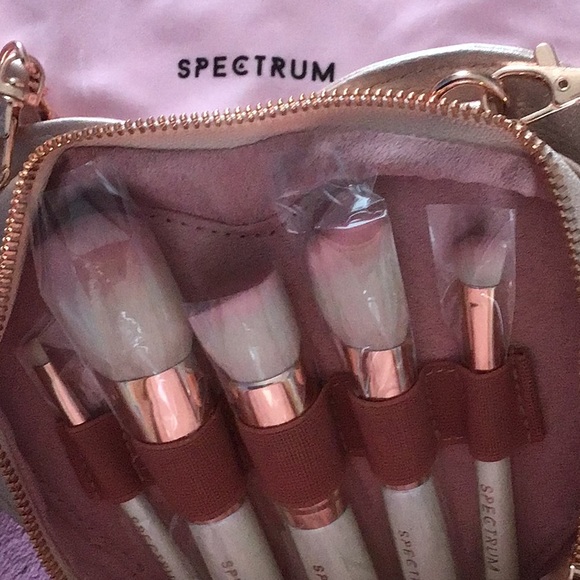 Cute Valentine makeup 5 brushes x face, eye in a rose gold portable bag Spectrum - Picture 4 of 4